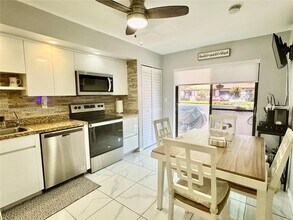 7049 Marlberry Ln in Tamarac, FL - Building Photo - Building Photo