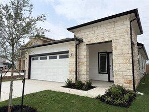 111 Gillingham St in San Marcos, TX - Building Photo - Building Photo