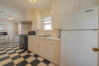 1558 1/2 Castle Ct in Houston, TX - Building Photo - Building Photo