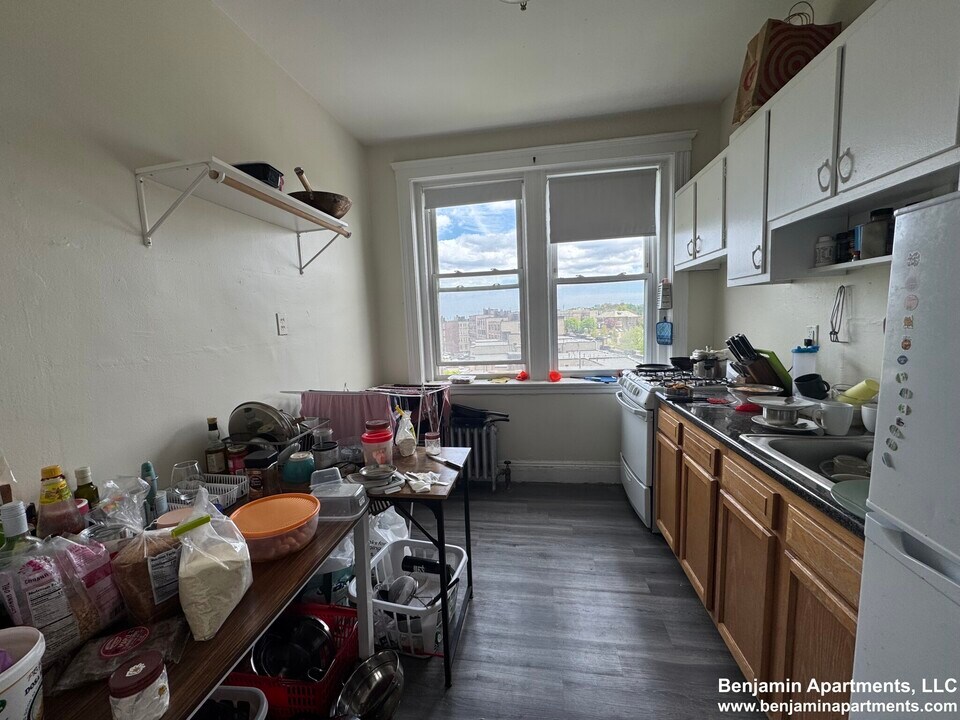 1693 Commonwealth Ave, Unit 31 in Boston, MA - Building Photo