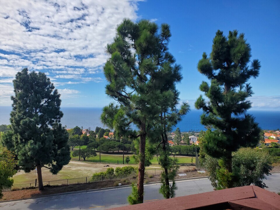 PV Victoria Apartments in Rancho Palos Verdes, CA - Building Photo