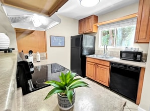 6675 Mission Gorge Rd in San Diego, CA - Building Photo - Building Photo