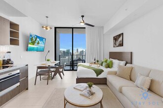 601 NE 1st Ave in Miami, FL - Foto de edificio - Building Photo