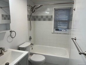 69 Juniper Rd in Port Washington, NY - Building Photo - Building Photo