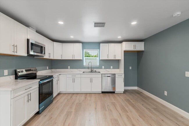 13029 Herrick Ave in Los Angeles, CA - Building Photo - Building Photo