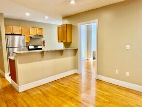 328 St Paul St in Brookline, MA - Building Photo - Building Photo