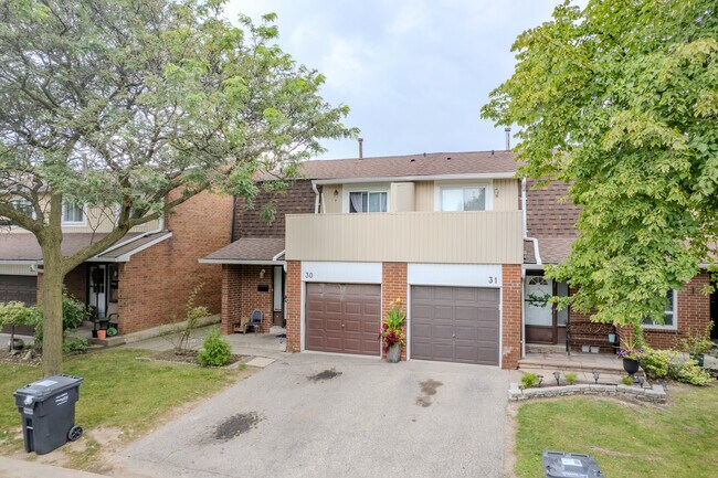 345 Meadows Blvd in Mississauga, ON - Building Photo - Building Photo