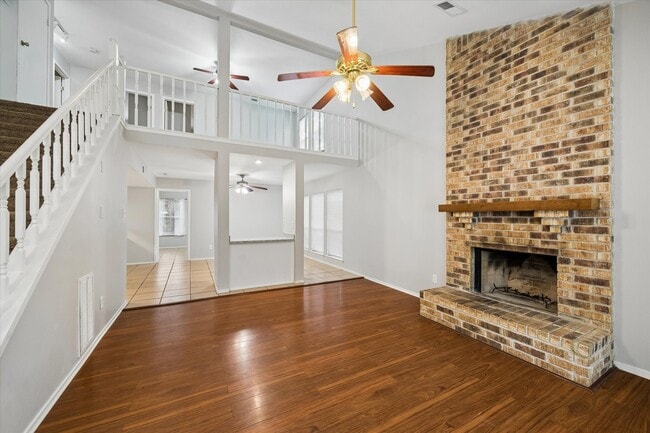 property at 2 Goldthread Ct