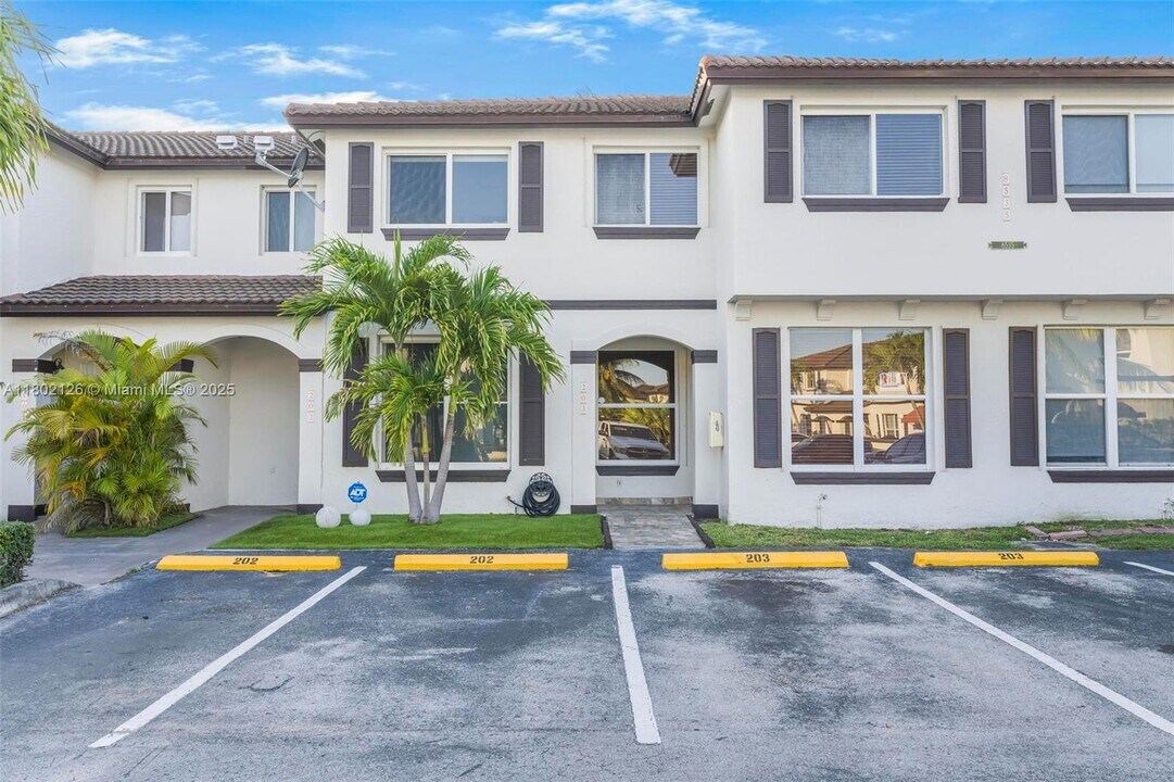 8535 SW 152nd Ave in Miami, FL - Building Photo