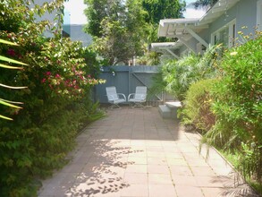 2221 4th St, Unit B in Santa Monica, CA - Foto de edificio - Building Photo