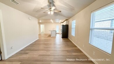 7708 Elm Ave, Unit 6-R in Lubbock, TX - Foto de edificio - Building Photo