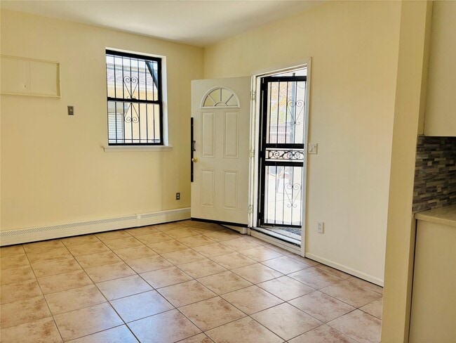 property at 3116 E Tremont Ave