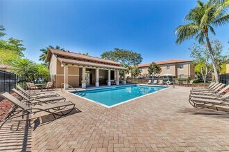 6966 Julia Gardens Dr in Coconut Creek, FL - Building Photo - Building Photo