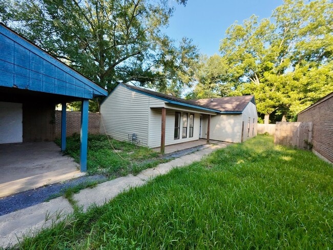 property at 3370 Dandale Dr