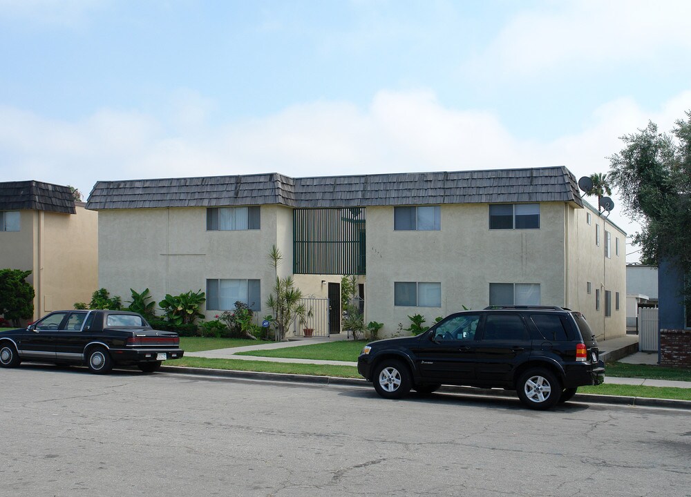 6376 Whipporwill St in Ventura, CA - Foto de edificio