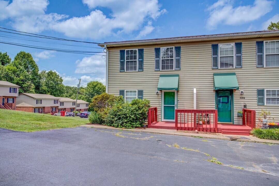 2244 Forest Acres Dr in Johnson City, TN - Building Photo