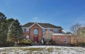 8 Sarah Ct in Jackson Township, NJ - Building Photo - Building Photo