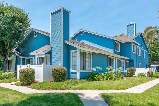 Woodside Village in Ventura, CA - Foto de edificio - Building Photo
