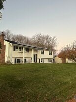 29 Montano Rd in Enfield, CT - Building Photo