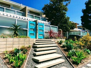 2225 Manchester Avenue, Unit #1 in Encinitas, CA - Foto de edificio - Building Photo