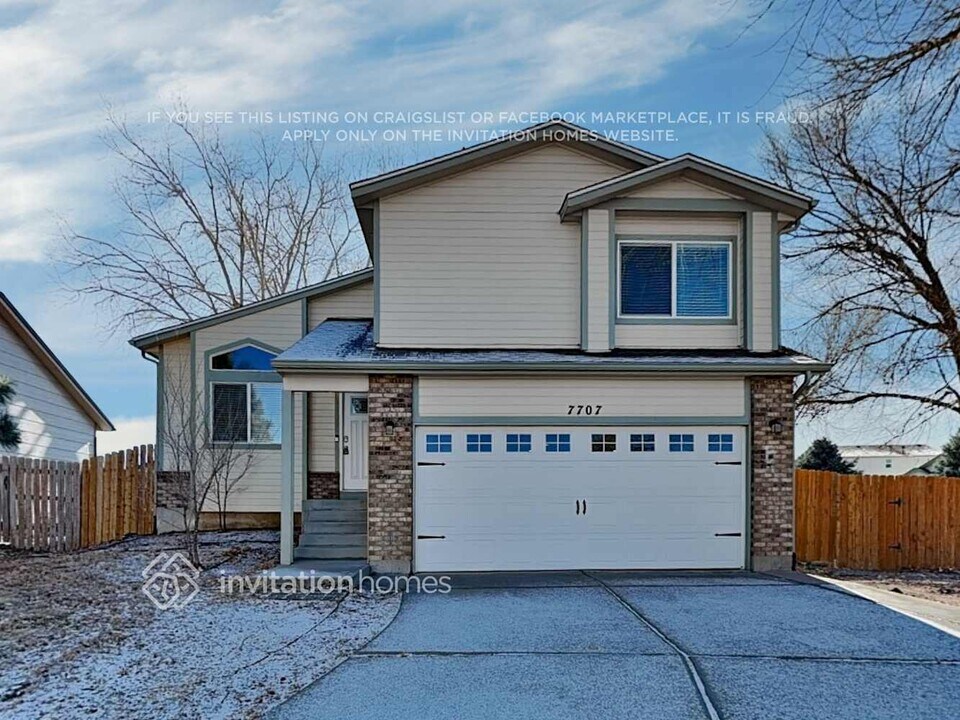 7707 Middle Bay Way in Fountain, CO - Foto de edificio