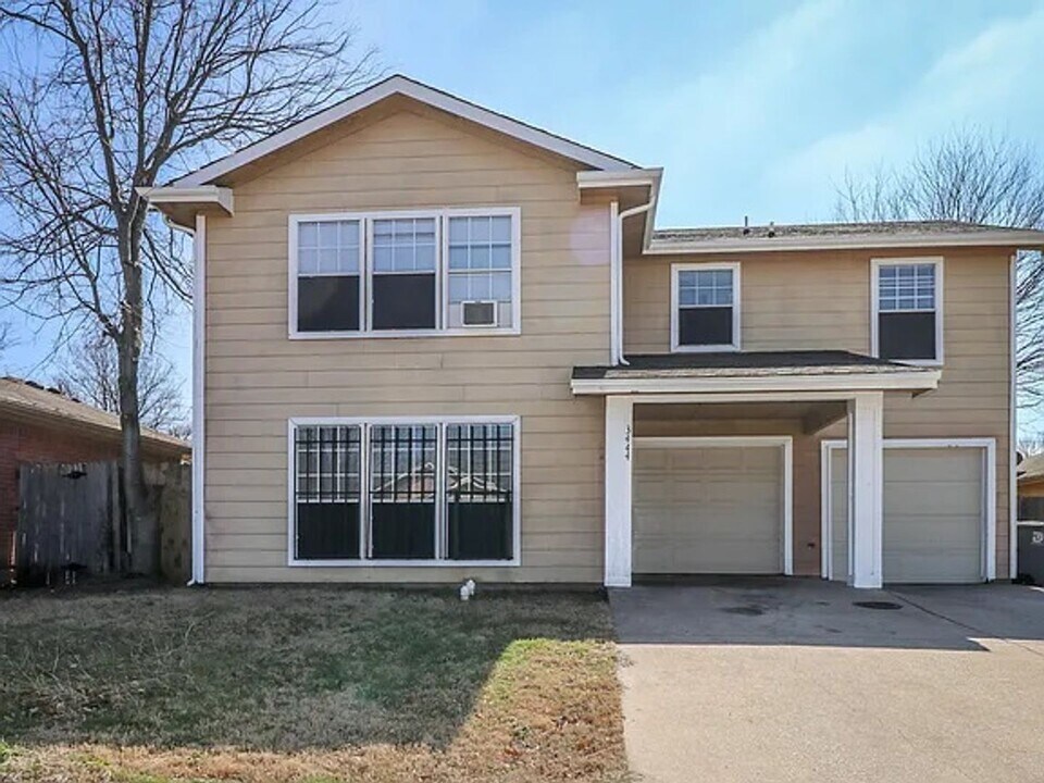 3444 Pinebrook Dr in Dallas, TX - Building Photo