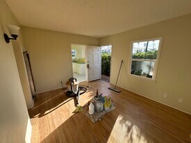 914 E 68th St, Unit B in Inglewood, CA - Building Photo