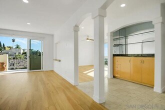 3217 Columbia St in San Diego, CA - Foto de edificio - Building Photo