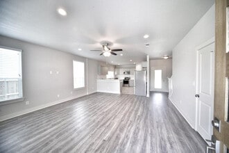 Room in House on W Bewick St in Fort Worth, TX - Building Photo - Building Photo