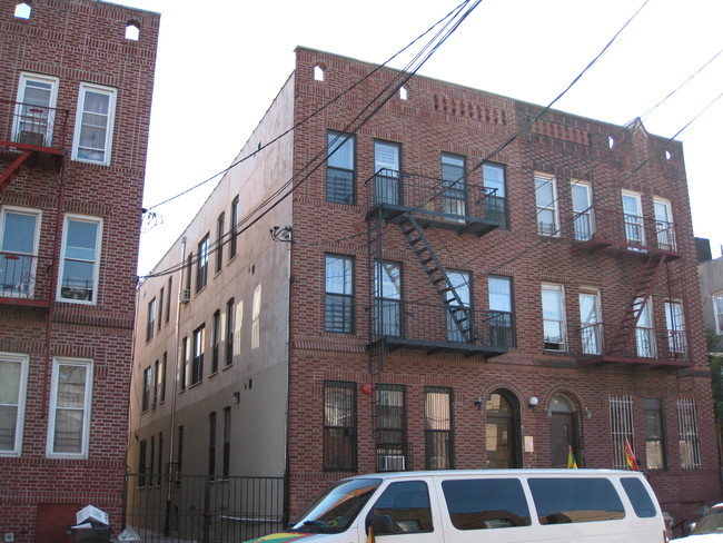 417 Montauk Ave in Brooklyn, NY - Building Photo - Building Photo