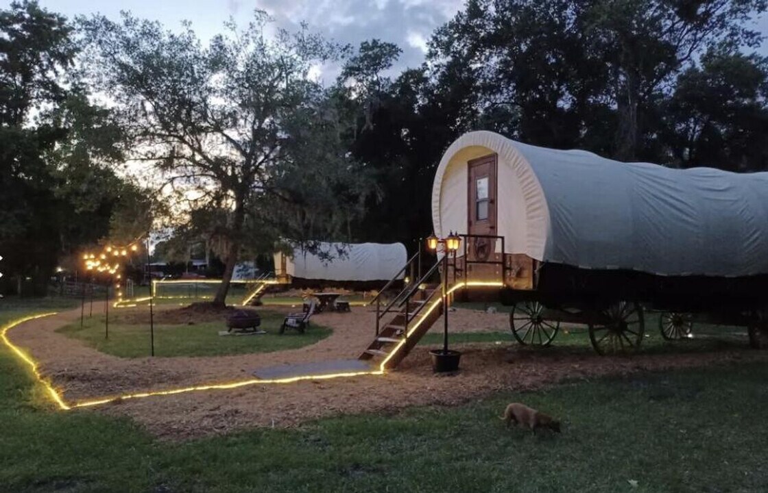 1208 County Rd 315 in Melrose, FL - Foto de edificio