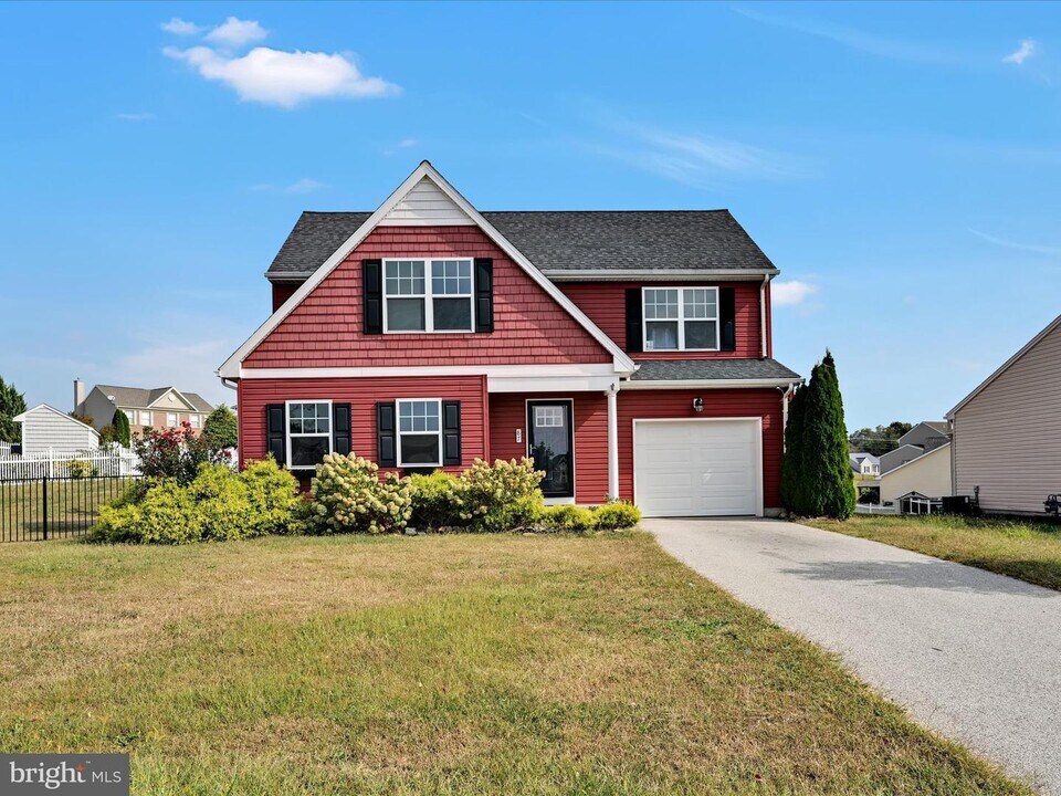 87 Farm House Ln in York, PA - Building Photo