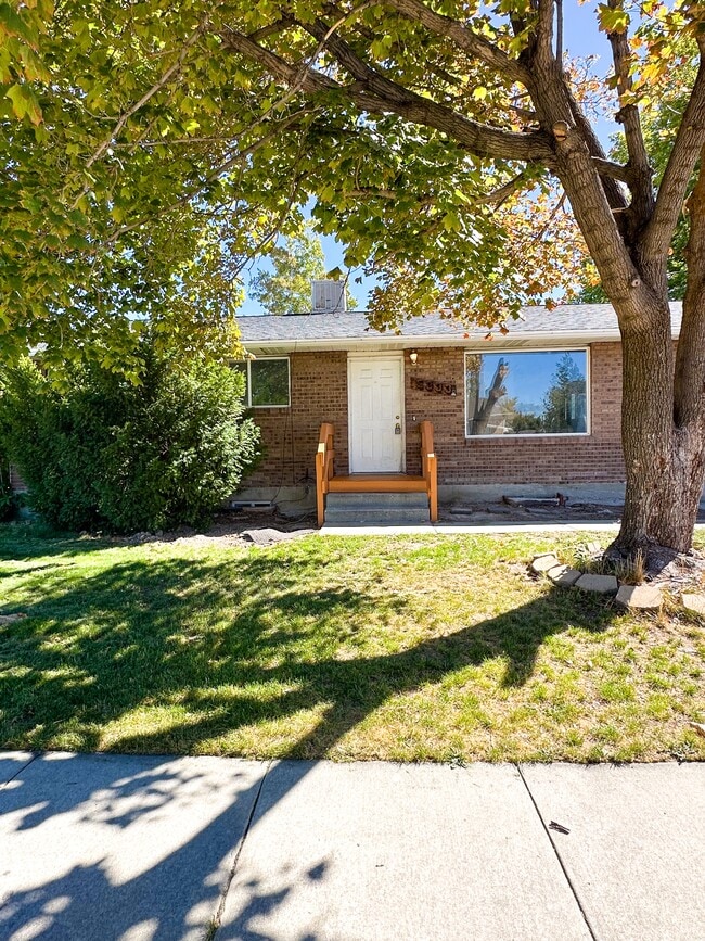 5333 Peachwood Cir