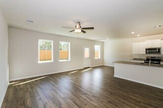 8206 Sunberry Shadow Dr in Houston, TX - Building Photo - Building Photo