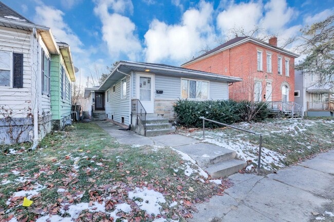 1699 E Weber Rd in Columbus, OH - Building Photo - Building Photo