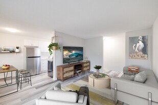 9750-9782 82 Ave NW in Edmonton, AB - Building Photo