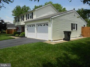 13124 Point Pleasant Dr in Fairfax, VA - Building Photo - Building Photo