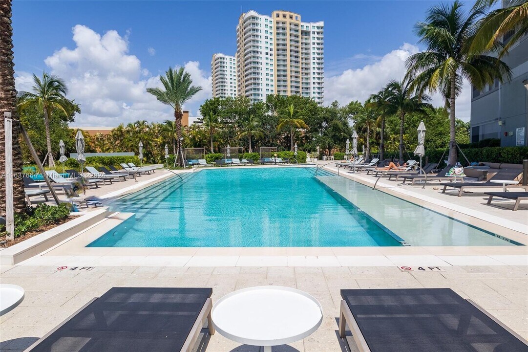 101 E Hallandale Beach Blvd, Unit A in Hallandale Beach, FL - Building Photo