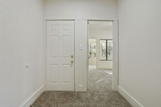 830 N Van Buren St in Stockton, CA - Building Photo - Interior Photo