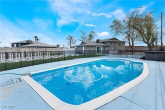 6128 Jones Cir in Las Vegas, NV - Building Photo - Building Photo
