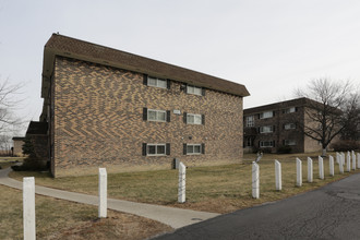 Argyle Park Apartments in Bensenville, IL - Building Photo - Building Photo