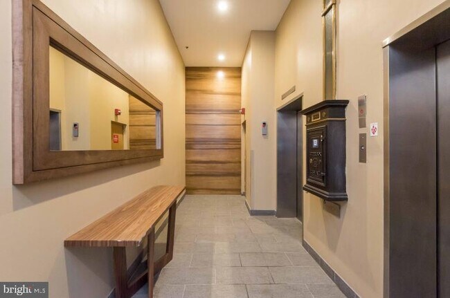 220 S 16th St in Philadelphia, PA - Building Photo - Building Photo