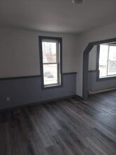 36 W Eau Claire St, Unit 3 in Rice Lake, WI - Foto de edificio - Building Photo