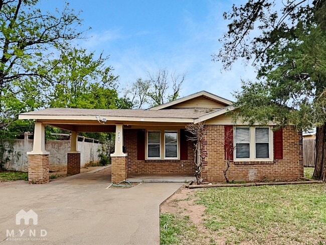 property at 2105 26th St