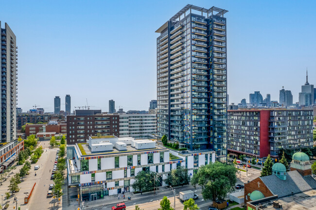 One Park Place – South in Toronto, ON - Building Photo - Building Photo