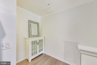 5708 Chapman Mill Dr in North Bethesda, MD - Building Photo - Building Photo