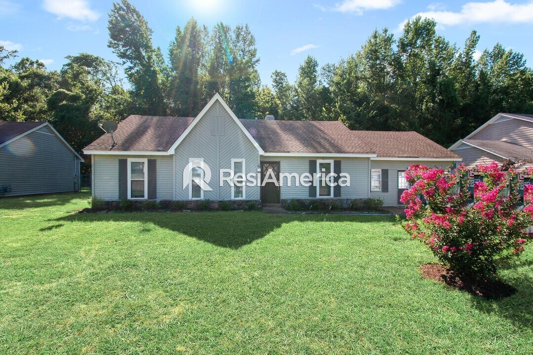 4555 Northwood Hills Dr in Memphis, TN - Foto de edificio