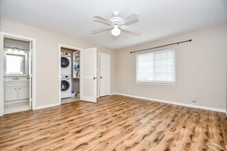 6354 Del Monte Dr in Houston, TX - Building Photo - Building Photo