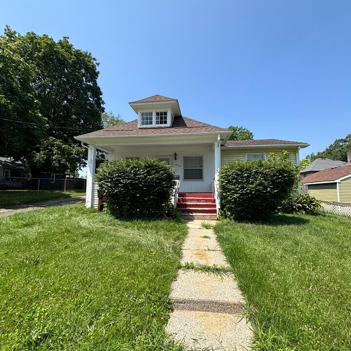 1810 Coleman Ave in Lansing, MI - Foto de edificio