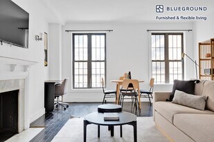 15 W 55th St in New York, NY - Building Photo